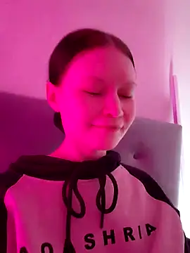 Snapshot of DragonFoxie chatting on November 14, 2025, 4:38 pm DragonFoxie online show from November 14, 2025, 4:38 pm