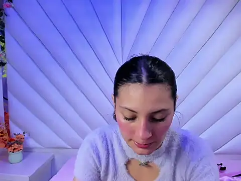  Luna Bennett online show from November 4, 2025, 1:21 pm