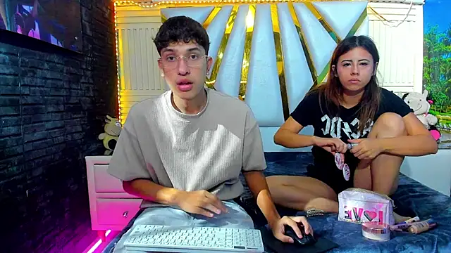 ChanellandMax online show from November 23, 2025, 1:33 pm