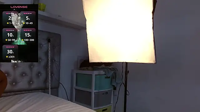 angiellam online show from October 9, 2025, 6:17 pm