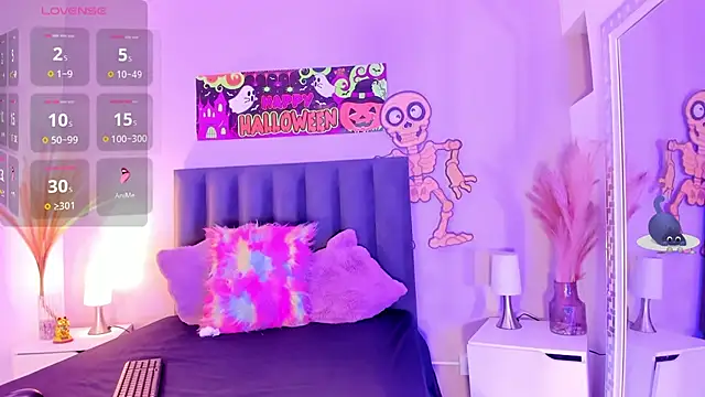 KendraChavez  online show from October 24, 2025, 11:12 pm