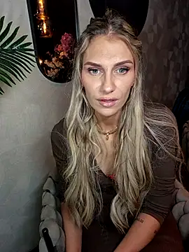 Snapshot of Melody1600 chatting on October 4, 2025, 7:12 pm Melody1600 online show from October 4, 2025, 7:12 pm