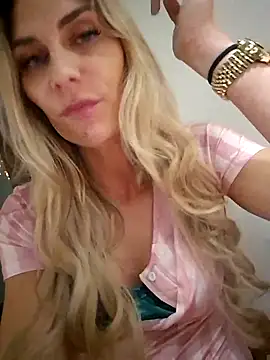 Snapshot of Melody1600 chatting on November 5, 2025, 10:32 pm Melody1600 online show from November 5, 2025, 10:32 pm