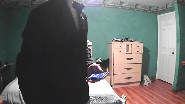 Snapshot of IsAparty chatting on October 23, 2025, 5:18 am IsAparty online show from October 23, 2025, 5:18 am