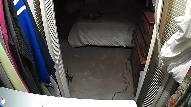 Snapshot of IsAparty chatting on November 14, 2025, 10:14 am IsAparty online show from November 14, 2025, 10:14 am