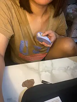 Snapshot of QuinRheana chatting on November 20, 2025, 6:40 pm QuinRheana online show from November 20, 2025, 6:40 pm