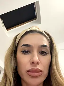 KaseyQuinn  online show from October 8, 2025, 2:58 pm