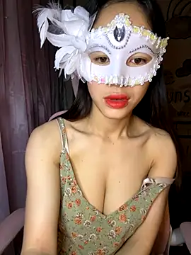 TiNa 04 online show from October 10, 2025, 10:31 pm