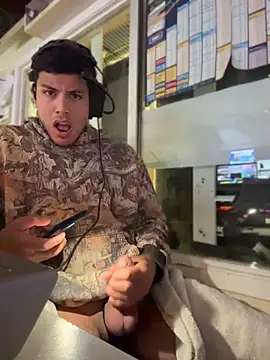 StrokingDaddy4 online show from April 15, 2026, 10:33 am