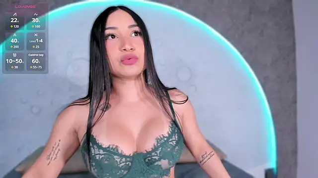 ReinaChloe online show from September 30, 2025, 4:56 pm