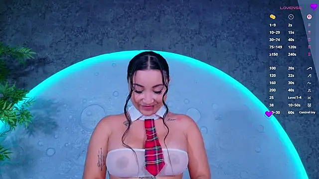 Snapshot of ReinaChloe chatting on June 24, 2026, 4:17 pm ReinaChloe online show from June 24, 2026, 4:17 pm
