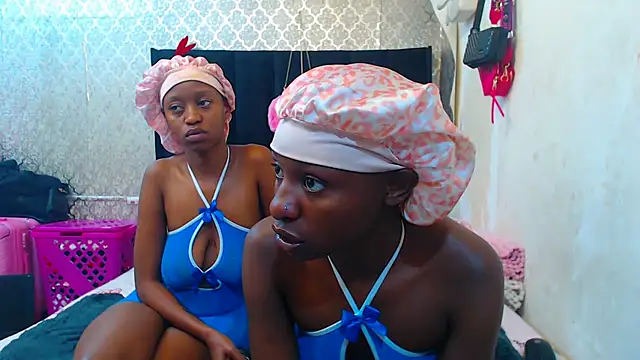 LonelyQueenxx25 online show from November 28, 2025, 6:32 pm