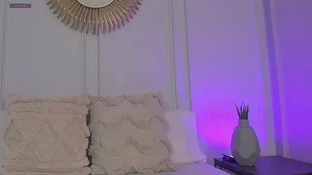 CharlotteBrownn  online show from May 27, 2026, 12:29 am