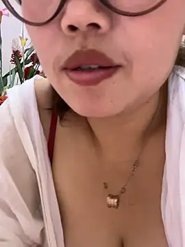 feifei 521 online show from October 1, 2025, 2:01 pm