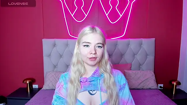 RuthBryant online show from September 16, 2025, 1:39 am