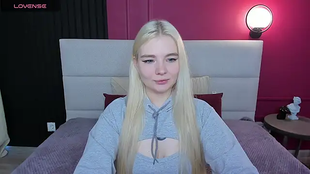 RuthBryant online show from September 19, 2025, 8:38 am