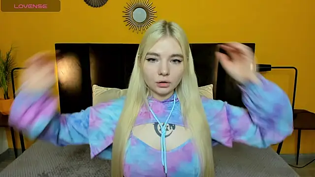 RuthBryant online show from October 7, 2025, 1:03 am