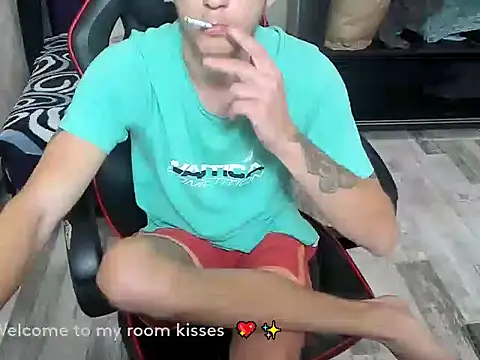 HugeDickFuck online show from October 28, 2025, 9:17 pm