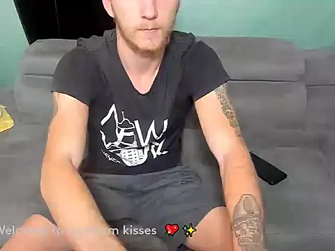 HugeDickFuck online show from November 11, 2025, 11:27 pm