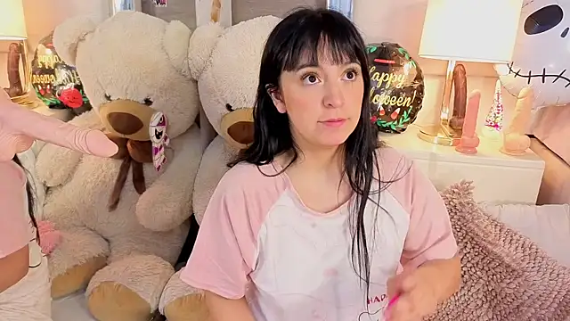 Snapshot of MeganAdamms chatting on October 14, 2025, 1:56 pm MeganAdamms online show from October 14, 2025, 1:56 pm