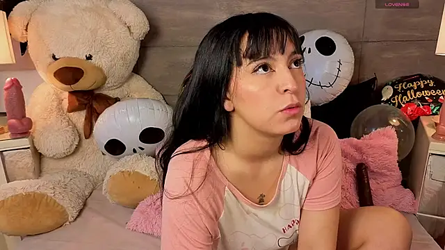 Snapshot of MeganAdamms chatting on October 17, 2025, 12:30 pm MeganAdamms online show from October 17, 2025, 12:30 pm