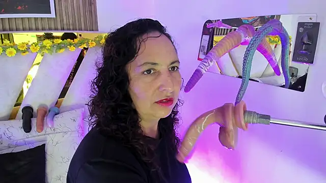 Luna Naughty1 online show from May 27, 2026, 5:43 pm