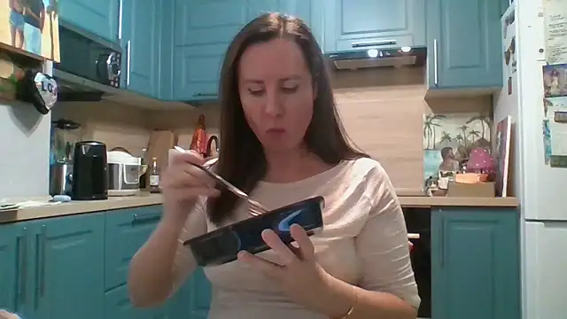 ALICAINWONDERLAND online show from December 4, 2025, 7:22 pm