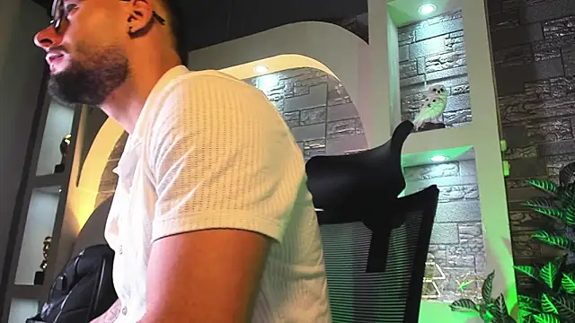 dominic de luca online show from November 5, 2025, 4:01 am