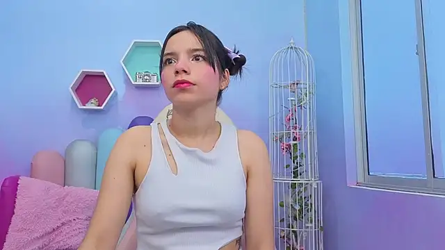 Issa Skinny  online show from November 6, 2025, 11:33 am