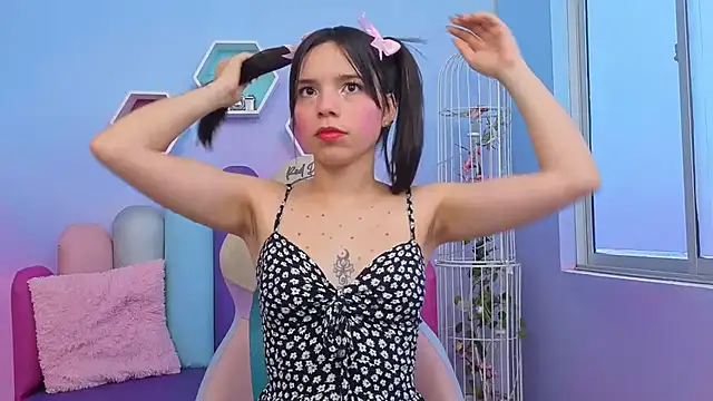 Issa Skinny  online show from November 10, 2025, 11:42 am