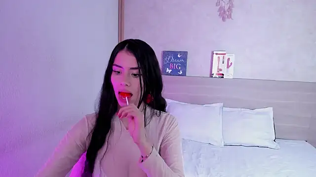 Snapshot of Tinny_floor chatting on October 16, 2025, 4:35 am Tinny floor online show from October 16, 2025, 4:35 am