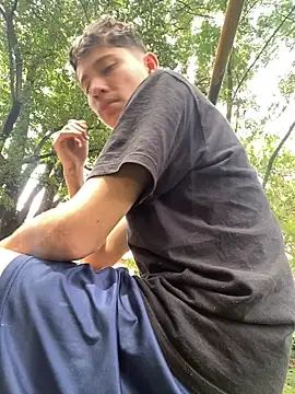 elfernh online show from October 6, 2025, 6:05 pm