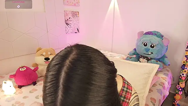 justonecute online show from November 18, 2025, 1:33 am