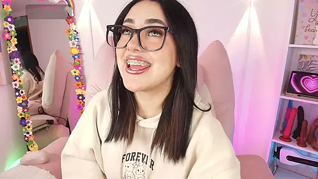 justonecute online show from January 7, 2026, 11:51 pm