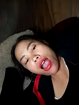 CoMay003 online show from December 17, 2025, 9:32 pm