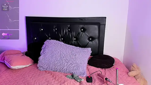 samiacooper25 online show from February 6, 2026, 12:37 am