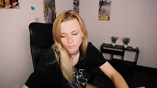 Snapshot of PeppyMia chatting on October 3, 2025, 7:16 am PeppyMia online show from October 3, 2025, 7:16 am