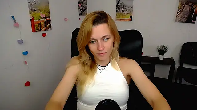 Snapshot of PeppyMia chatting on November 9, 2025, 10:46 am PeppyMia online show from November 9, 2025, 10:46 am