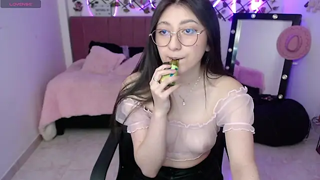 Snapshot of lia_montserrat chatting on September 28, 2025, 12:32 pm lia montserrat online show from September 28, 2025, 12:32 pm