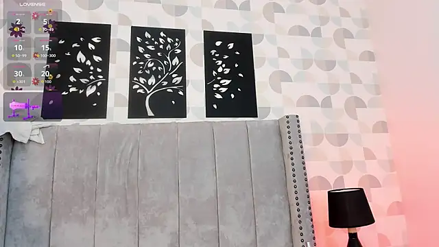 cristhi esterling online show from November 8, 2025, 12:05 pm