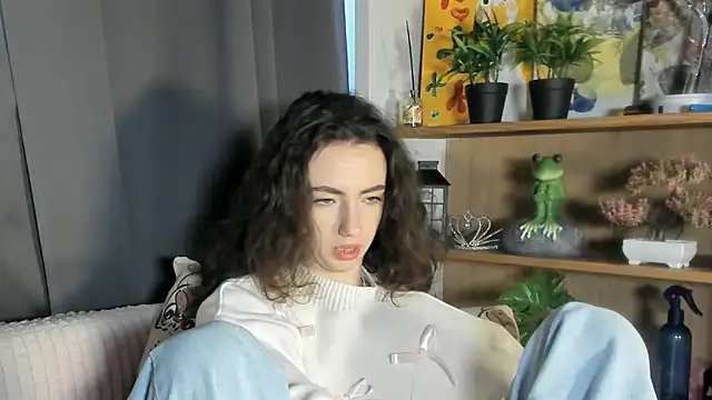 DeneenTurja online show from October 8, 2025, 9:29 am