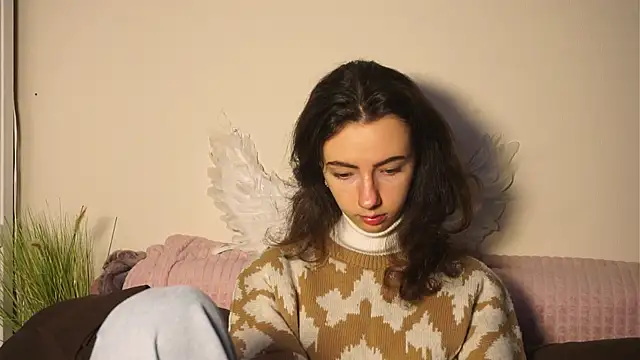 DeneenTurja online show from November 3, 2025, 11:00 am