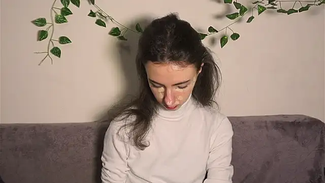 DeneenTurja online show from November 12, 2025, 9:53 am