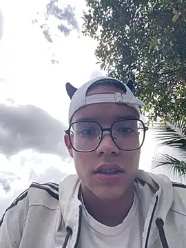 diegoand0911 online show from May 23, 2026, 4:44 pm