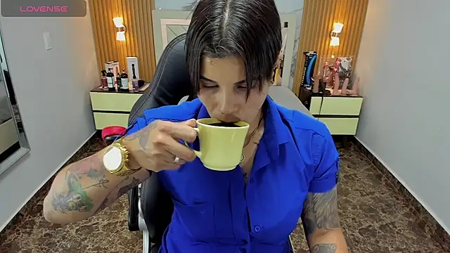 KAROLLJONES1 online show from November 15, 2025, 7:32 pm