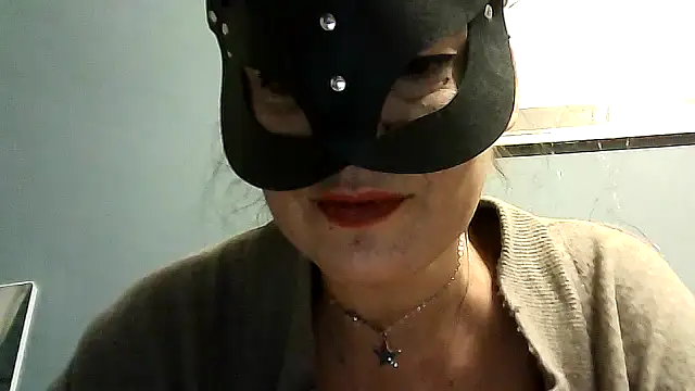 vanitafalcao online show from November 11, 2025, 7:14 pm