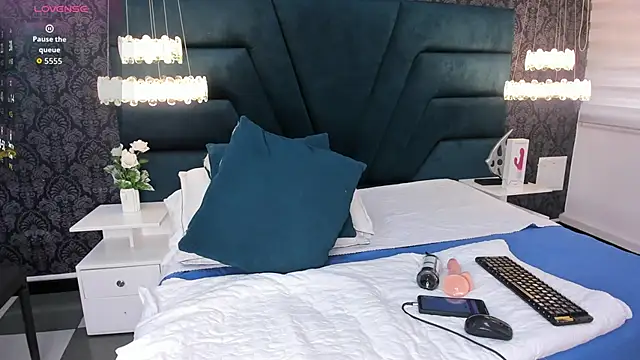 lexiluxuri online show from September 30, 2025, 6:57 pm