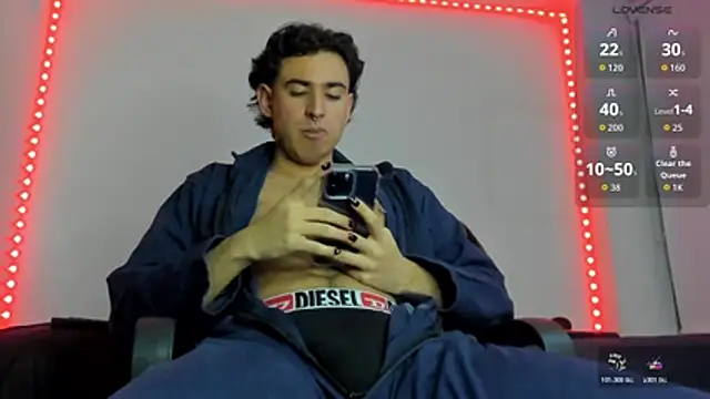 Snapshot of Alexxx_savage chatting on October 30, 2025, 4:36 am Alexxx savage online show from October 30, 2025, 4:36 am