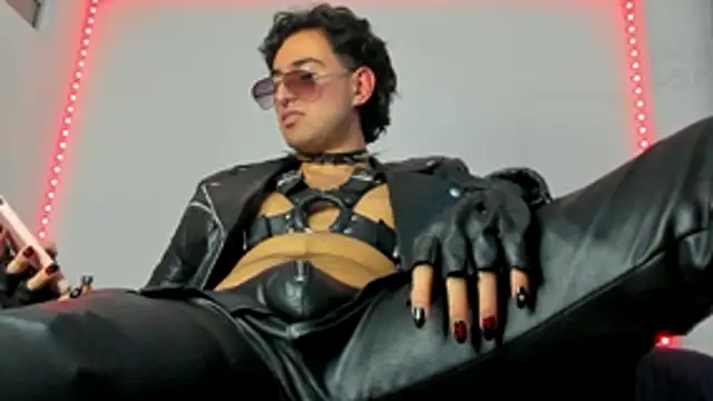 Snapshot of Alexxx_savage chatting on November 5, 2025, 4:23 am Alexxx savage online show from November 5, 2025, 4:23 am