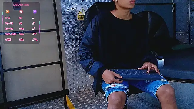 AlanCutee online show from October 6, 2025, 11:40 am